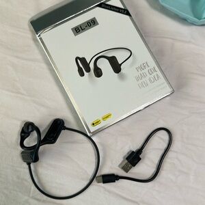 NWT BL-09 Bluetooth Wireless Bone Conducting Headphones